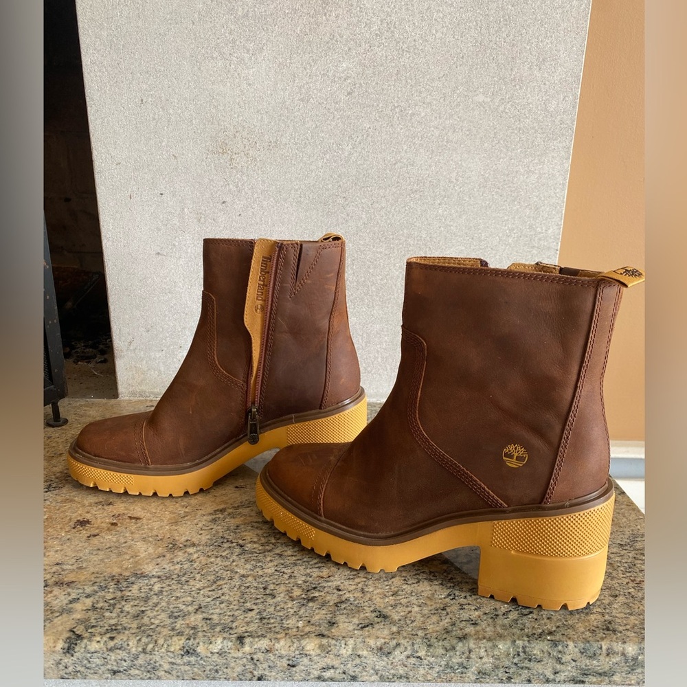 Timberland size 8 silver blossom boots